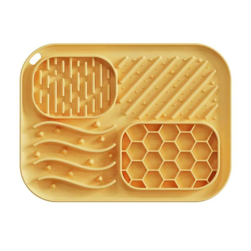 Calming lick mat for dogs and cats with 4 zones and suction cups - image 4